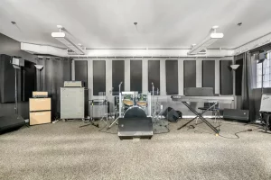 Deluxe studio